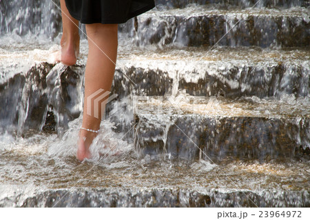 水遊び 水遊び 23964972