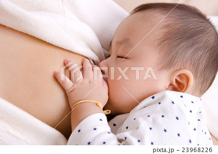 Breastfeeding 23968226