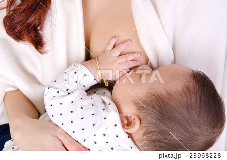 Breastfeeding 23968228