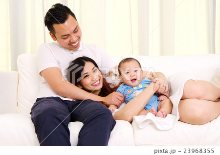 Asian family 23968355