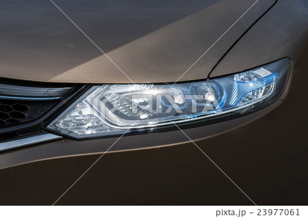 クルマのヘッドライト　Headlight of the car 23977061