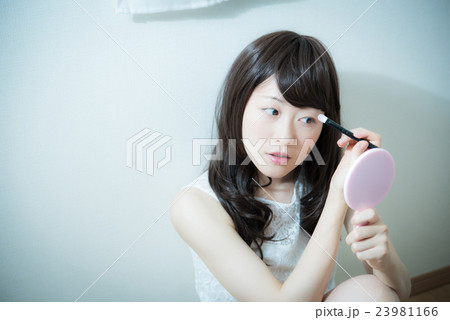 ビューティー　メイク　女性 23981166