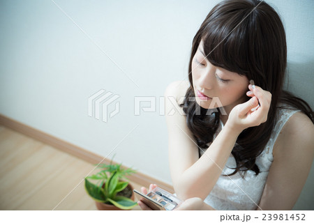 ビューティー メイク 女性 ビューティー メイク 女性 23981452