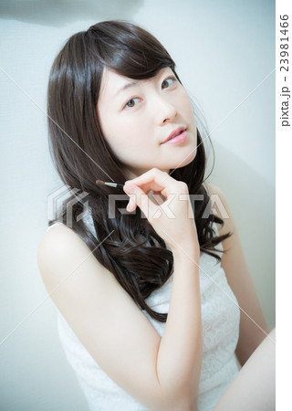 ビューティー　メイク　女性 23981466