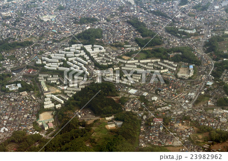東京都町田市本町田の藤の台団地付近を空撮 23982962