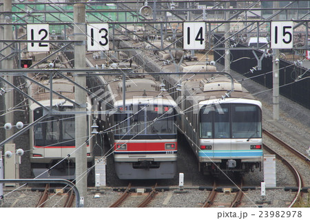 浦和美園駅北の電車車庫 浦和美園駅北の電車車庫 23982978
