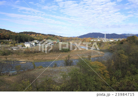 秋の秩父ハープ橋からの眺め 23984715