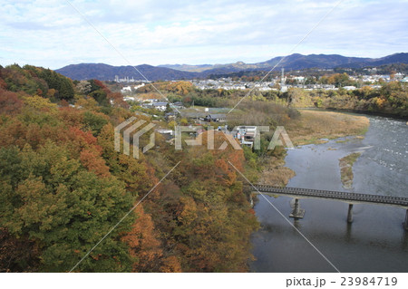 秋の秩父ハープ橋からの眺め 23984719