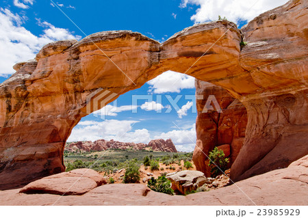 Broken Arch in Arches National Park, Utah; USA; Broken Arch in Arches National Park, Utah; USA; 23985929