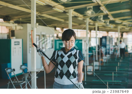 Japanese woman golfer , housewife 23987649