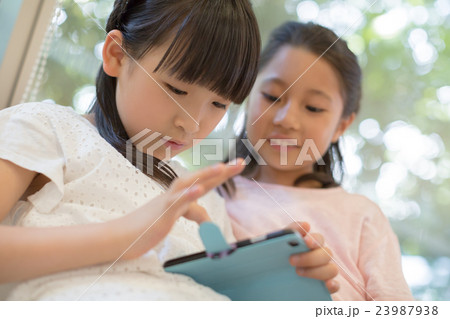 primary school child 23987938