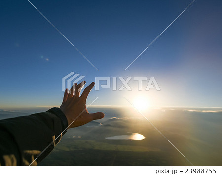 富士山からの朝日の写真素材 富士山からの朝日の写真素材