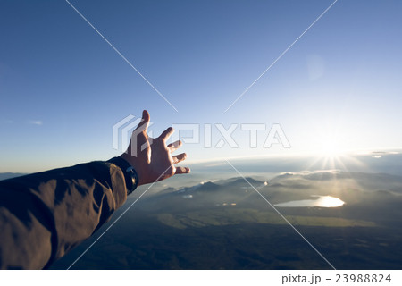 富士山からの朝日 23988824
