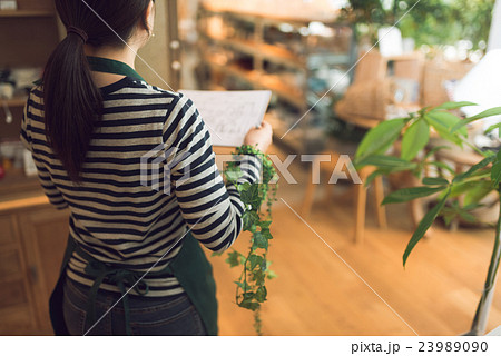 商業施設イメージ　撮影協力：TENOHA DAIKANYAMA 23989090