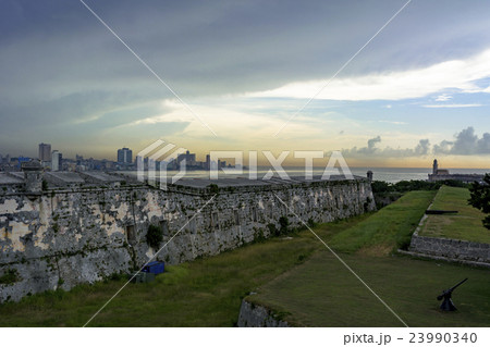 カバーニャ要塞よりエル・モロ要塞 23990340