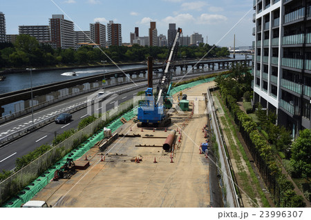 首都高速1号羽田線更新工事：工事中の迂回路 23996307