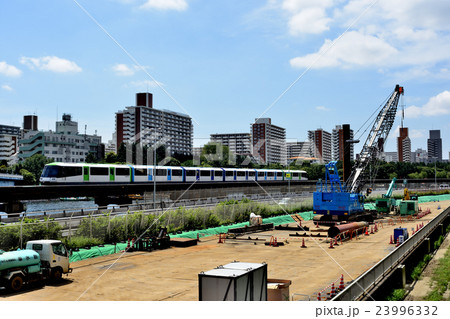 首都高速1号羽田線更新工事：工事中の迂回路と東京モノレール 23996332