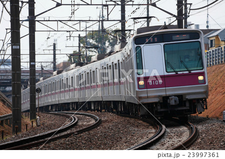 つくし野カーブを通過する東京メトロ8000系 つくし野カーブを通過する東京メトロ8000系 23997361