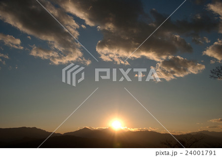 高尾山の眺め　富士山に沈む日 24001791