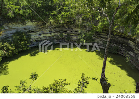ユカタン半島のマヤ遺跡・チツェン・イツァー 24003559