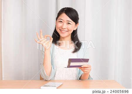 主婦、預金通帳 24005696