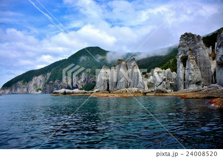 下北半島・仏ヶ浦・極楽浜の岩場から五百羅漢と天龍岩、蓬莱山を望む(5) 下北半島・仏ヶ浦・極楽浜の岩場から五百羅漢と天龍岩、蓬莱山を望む(5) 24008520
