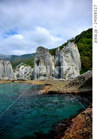 下北半島・仏ヶ浦・極楽浜の岩場から五百羅漢と天龍岩、蓬莱山を望む(7) 下北半島・仏ヶ浦・極楽浜の岩場から五百羅漢と天龍岩、蓬莱山を望む(7) 24008527