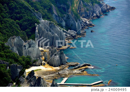 下北半島・仏ヶ浦・仏ヶ浦展望台から見下ろす仏ヶ浦の全景とエメラルドグリーンの海(5) 下北半島・仏ヶ浦・仏ヶ浦展望台から見下ろす仏ヶ浦の全景とエメラルドグリーンの海(5) 24009495