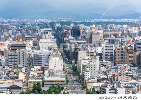 烏丸通と京都の町並みの写真素材