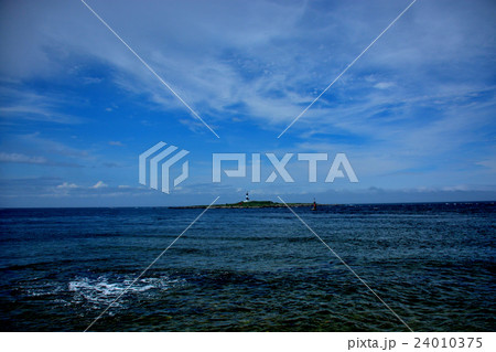 下北半島・大間崎より大間崎灯台を望む(2) 下北半島・大間崎より大間崎灯台を望む(2) 24010375