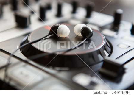 Professional sound mixing DJ midi controller  24011292