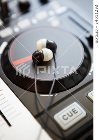 Professional sound mixing DJ midi turntable Professional sound mixing DJ midi turntable 24011293