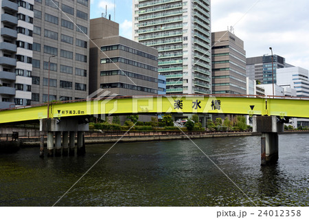 高浜運河にかかる楽水橋 24012358