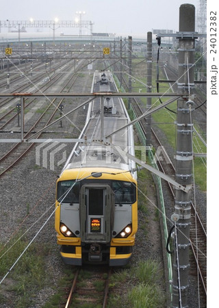 E257系による特急さざなみ号 24012382