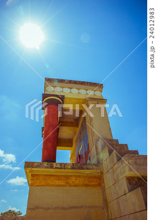 Knossos Palace ruin in sunny day, Greece, Crete 24012983