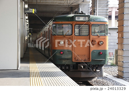 上越線高崎口の115系電車 24013329