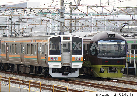 新前橋電車区に留置中の211系の写真素材 [24014048] - PIXTA