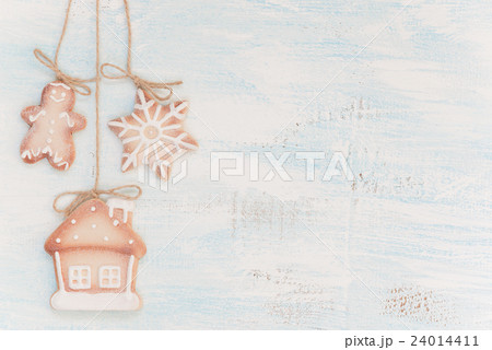 Christmas cookies on a wooden background Christmas cookies on a wooden background 24014411
