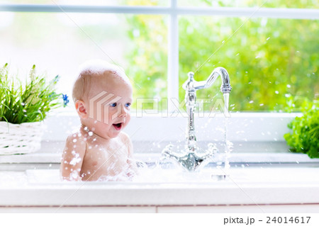 Little baby taking bath Little baby taking bath 24014617