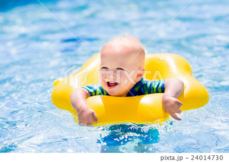 Little baby in swimming pool Little baby in swimming pool 24014730