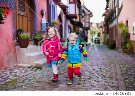 Children in historical city center in France 24016335
