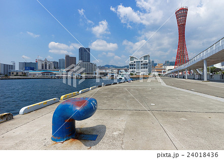 神戸港中突堤 ポートタワーと係留柱 24018436