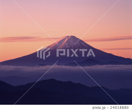 三窪高原から夜明けの富士山 三窪高原から夜明けの富士山 24018880