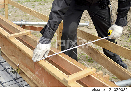 型枠の寸法確認 型枠の寸法確認 24020085