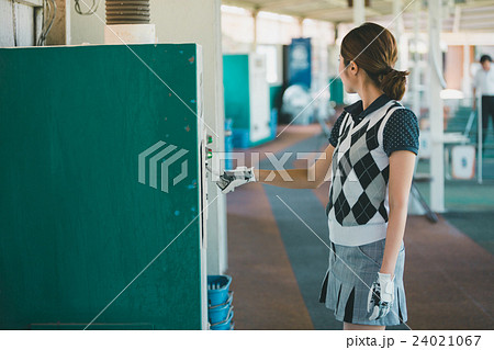 Japanese woman golfer , housewife Japanese woman golfer , housewife 24021067