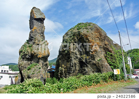 知床　ウトロ　ゴジラ岩 24022586