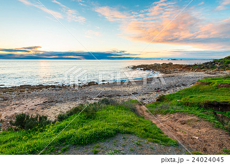 Dramatic sunset with clouds above the sea 24024045