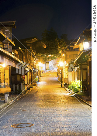 京都 夜の二寧坂の写真素材