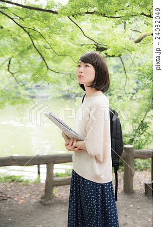 旅行 女性 旅行 女性 24032049
