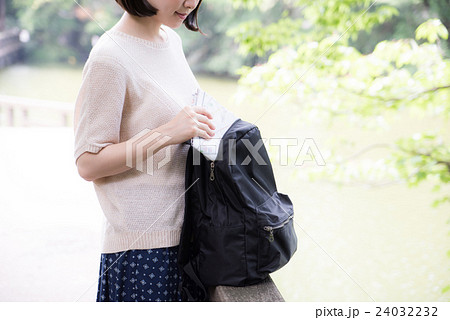 旅行　女性 24032232